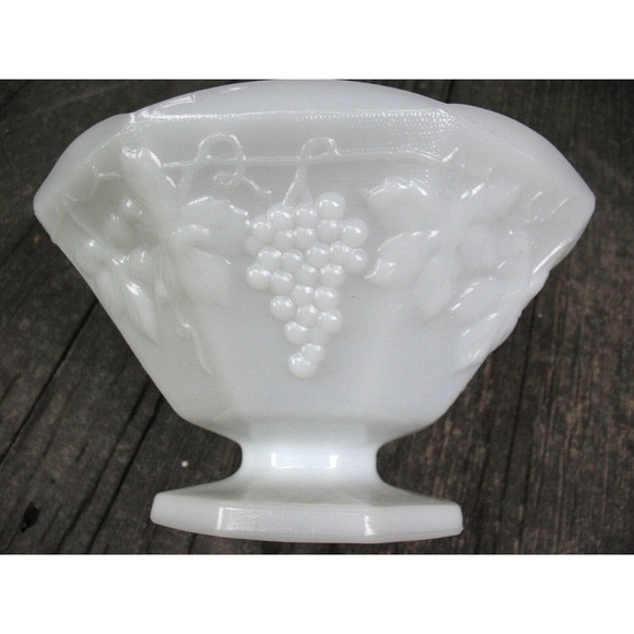 Vintage 1950s Octagonal Milk Glass Grapevine Embossed Table Centerpiece Compote - Picture 8 of 11